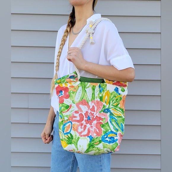 ❌️SOLD❌️ Womens Bright Colorful Floral Tote Bag - Picture 5 of 5
